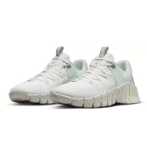 NIB Nike Metcon 5 size 6.5 women’s sneakers in “Summit White/Lemon Twist”- new